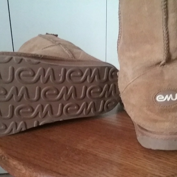 EMU Australia Suede and Sherling Lined Brown Boots - Picture 4 of 8